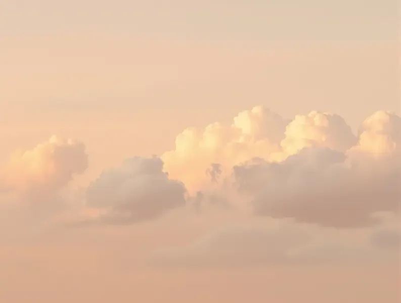 仰望天空，云朵是天空写下的诗 - 第一影视心情随笔栏目封面图